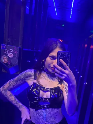 Onlyfans: vinyl_flower